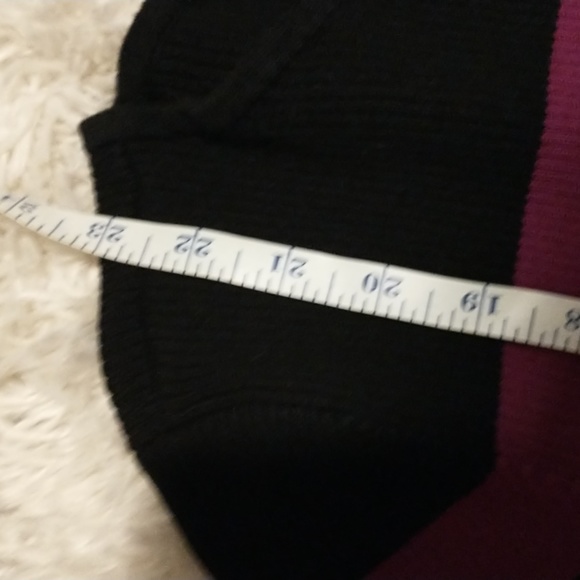 Ralph Lauren woman's size M knit cotton blend sweater with logo buttons - Picture 4 of 11